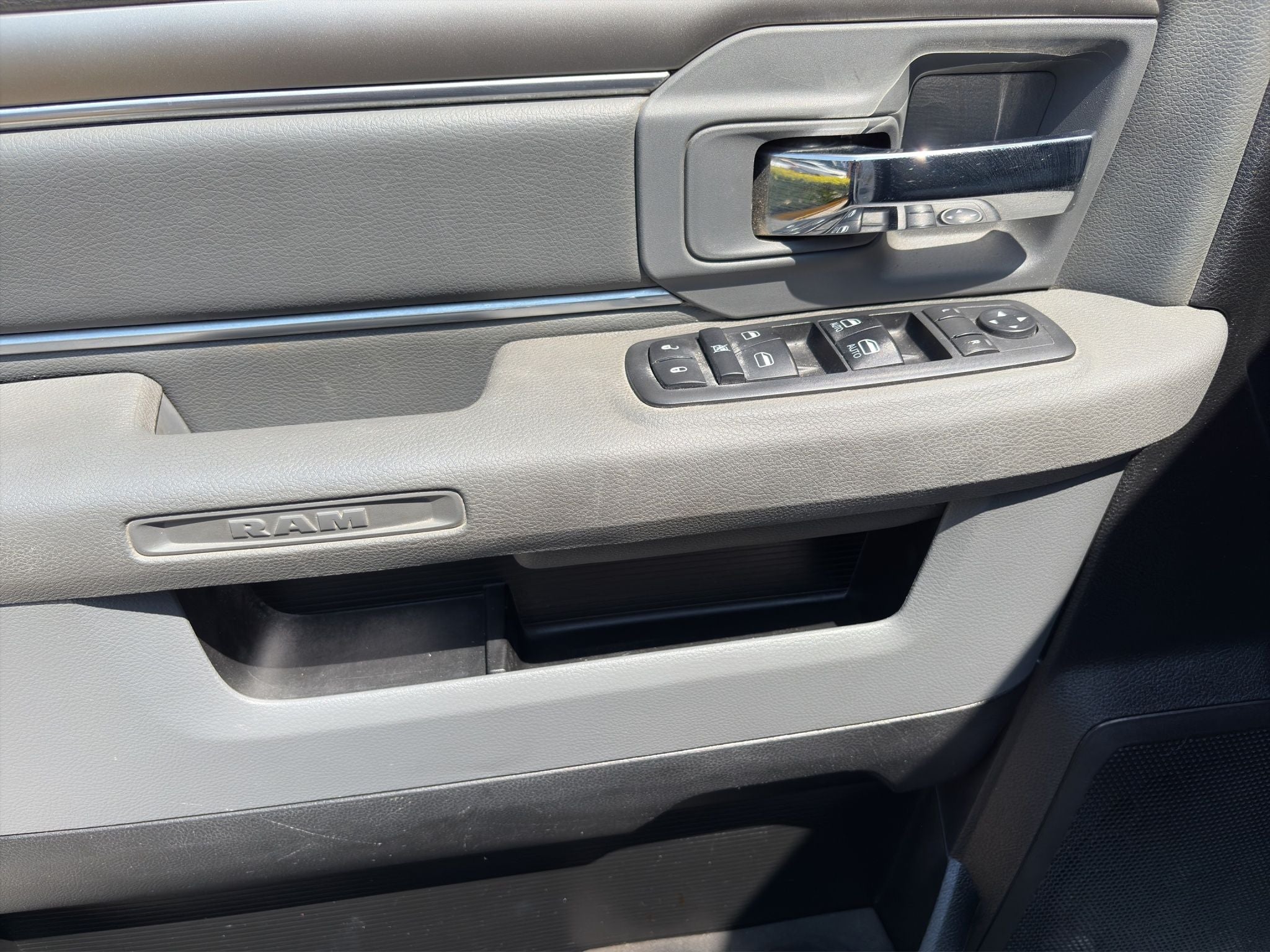 2020 RAM 1500 3.6 V6 Crew Cab SLT At