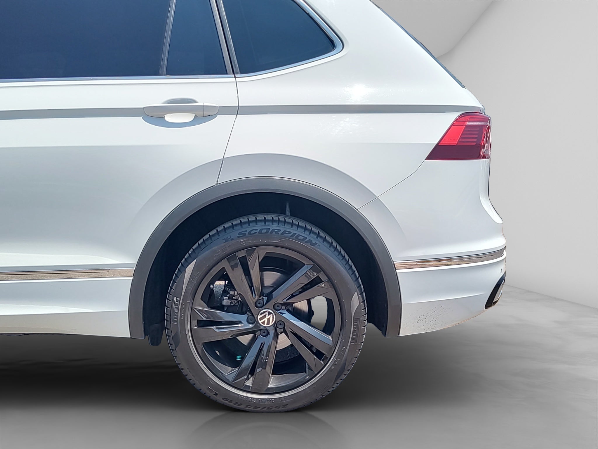 2023 Volkswagen Tiguan 2.0 R-Line At