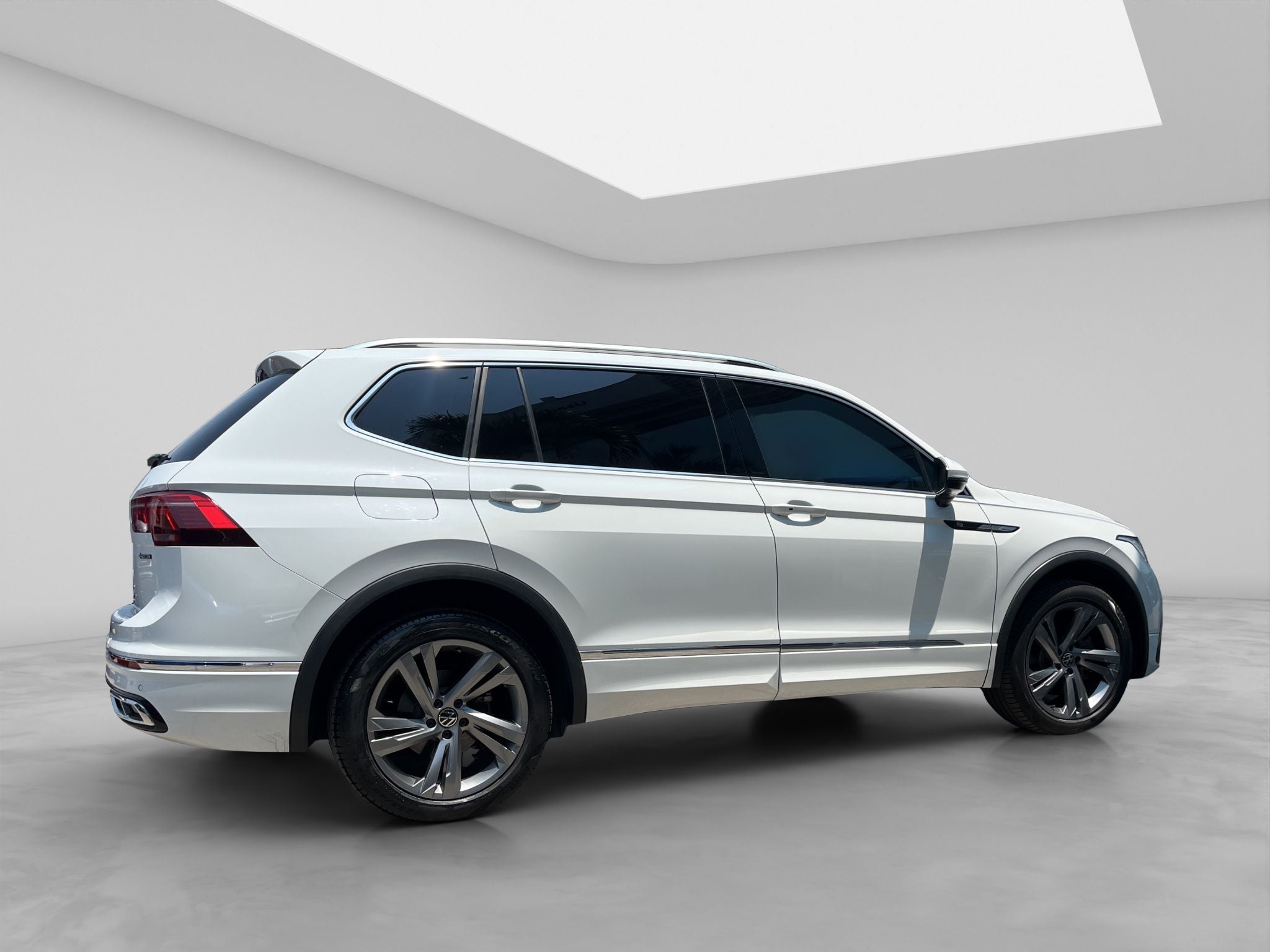 2024 Volkswagen Tiguan 2.0 R-Line At