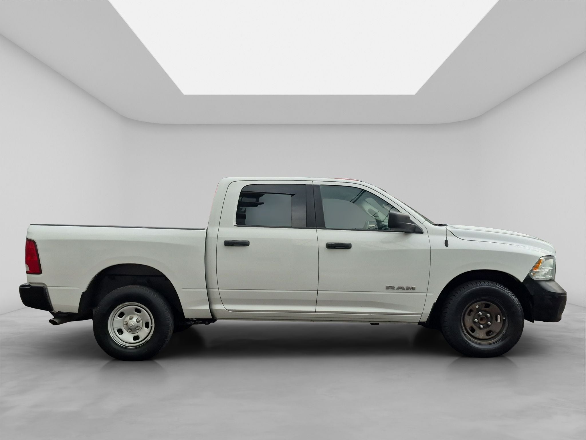 2020 RAM 1500 SLT Trabajo Crew Cab