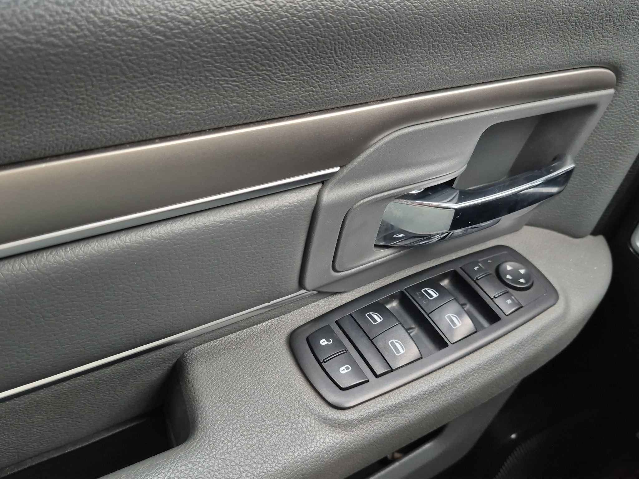 2020 RAM 1500 SLT Trabajo Crew Cab