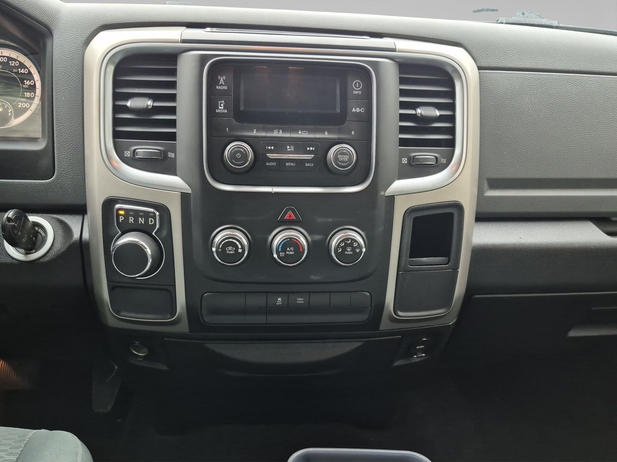 2020 RAM 1500 SLT Trabajo Crew Cab