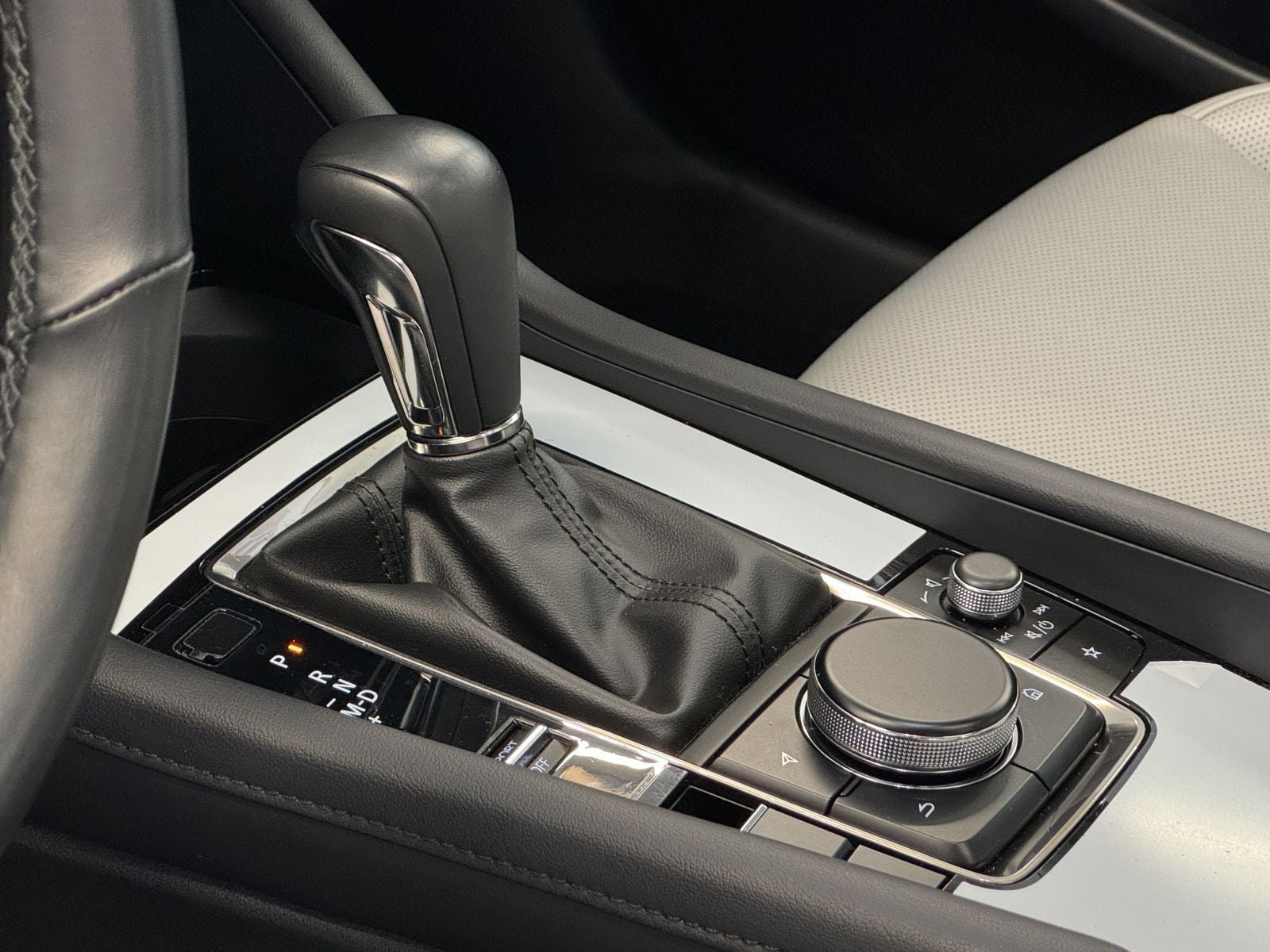 2025 Mazda Mazda 3 2.5 Signature Sedan At