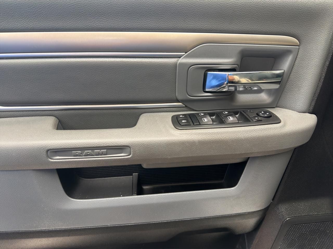 2020 RAM 1500 3.3 V6 XL Crew Cab 4x4 At