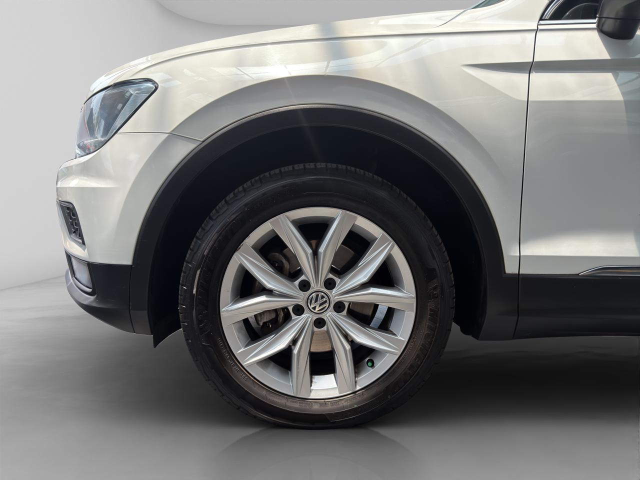 2020 Volkswagen Tiguan 1.4 Comfortline 7p At piel