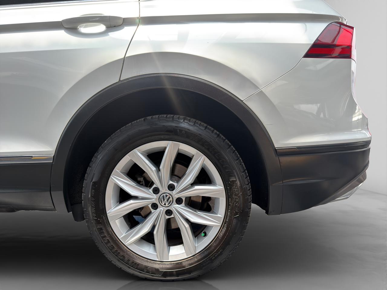 2020 Volkswagen Tiguan 1.4 Comfortline 7p At piel
