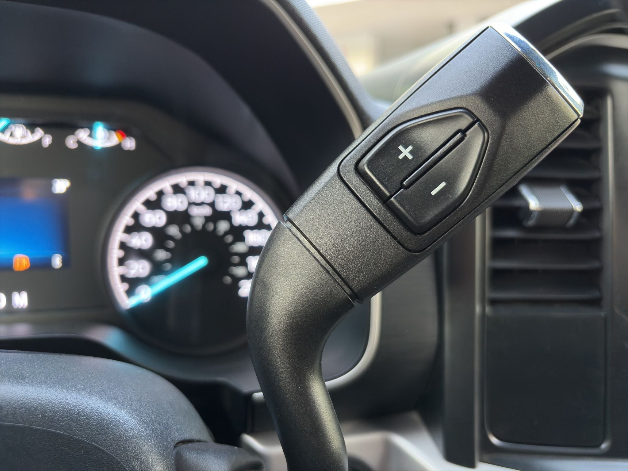 2023 Ford F-150 3.3 XL Doble Cabina V6 4x2 At