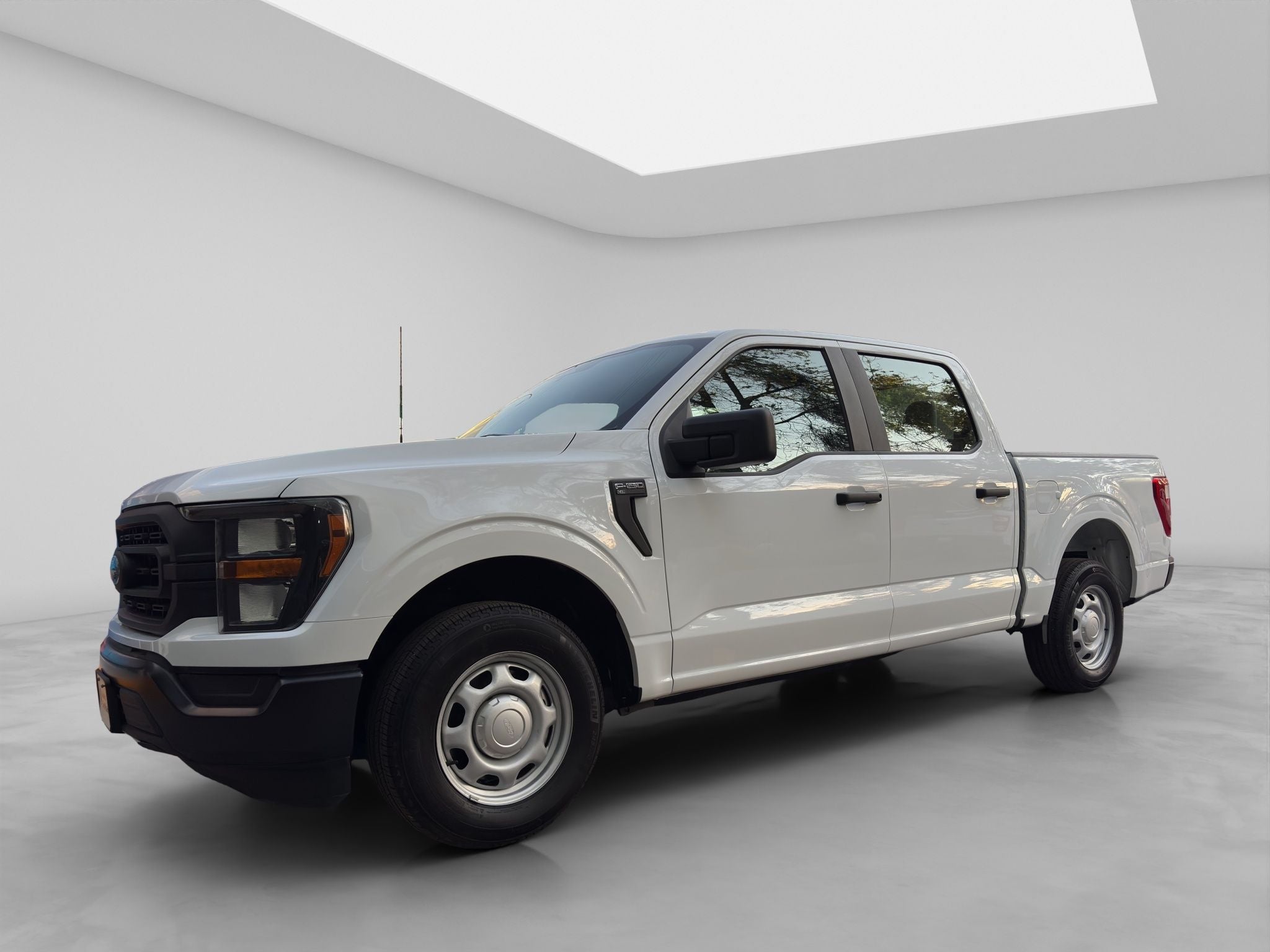 2023 Ford F-150 3.3 XL Doble Cabina V6 4x2 At