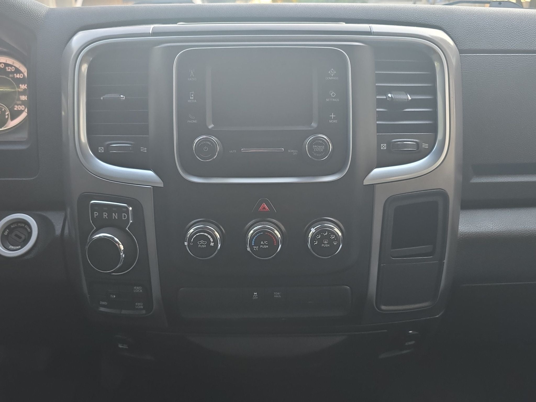 2020 RAM 1500 SLT Trabajo Crew Cab