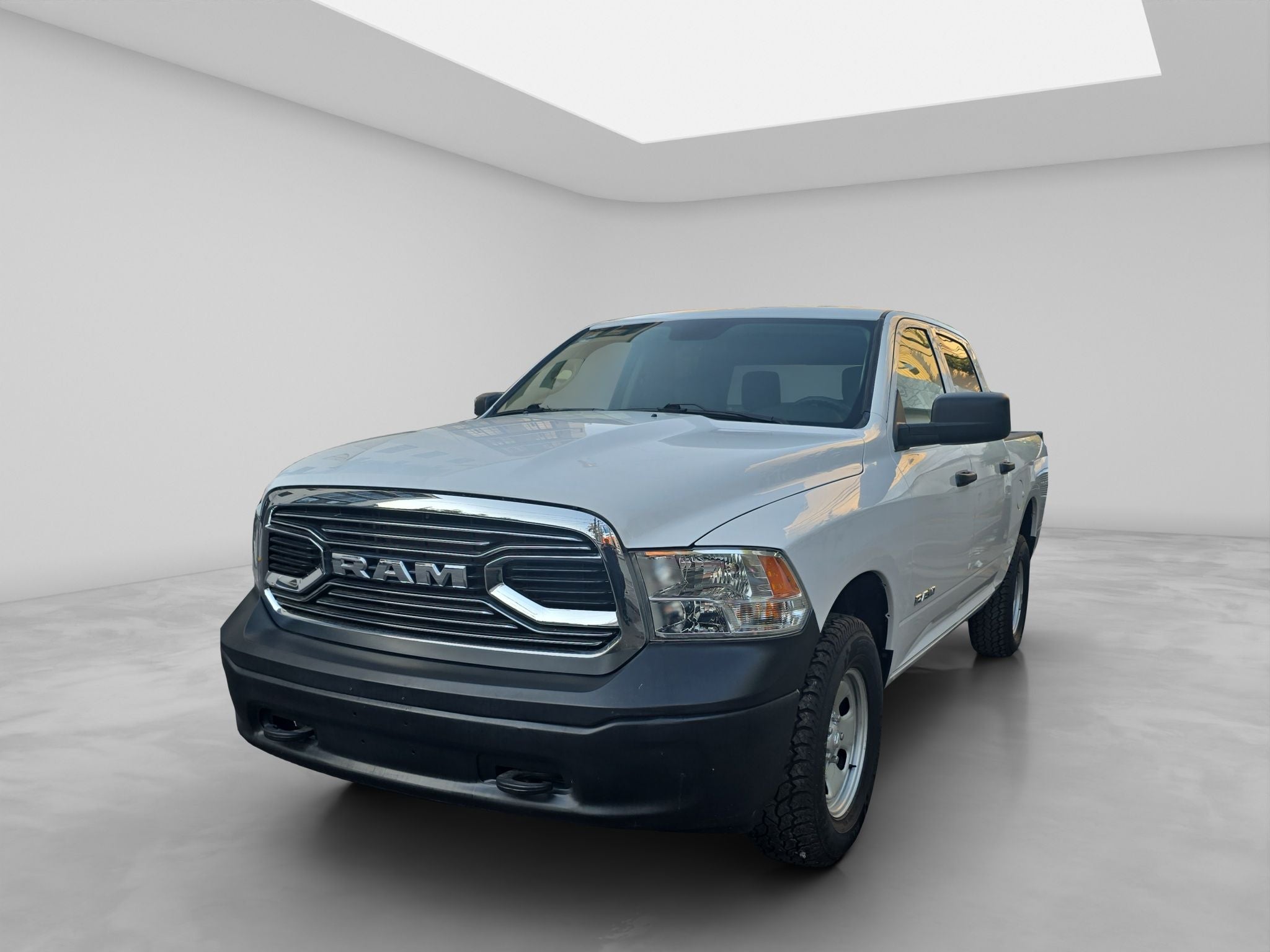 2020 RAM 1500 SLT Trabajo Crew Cab