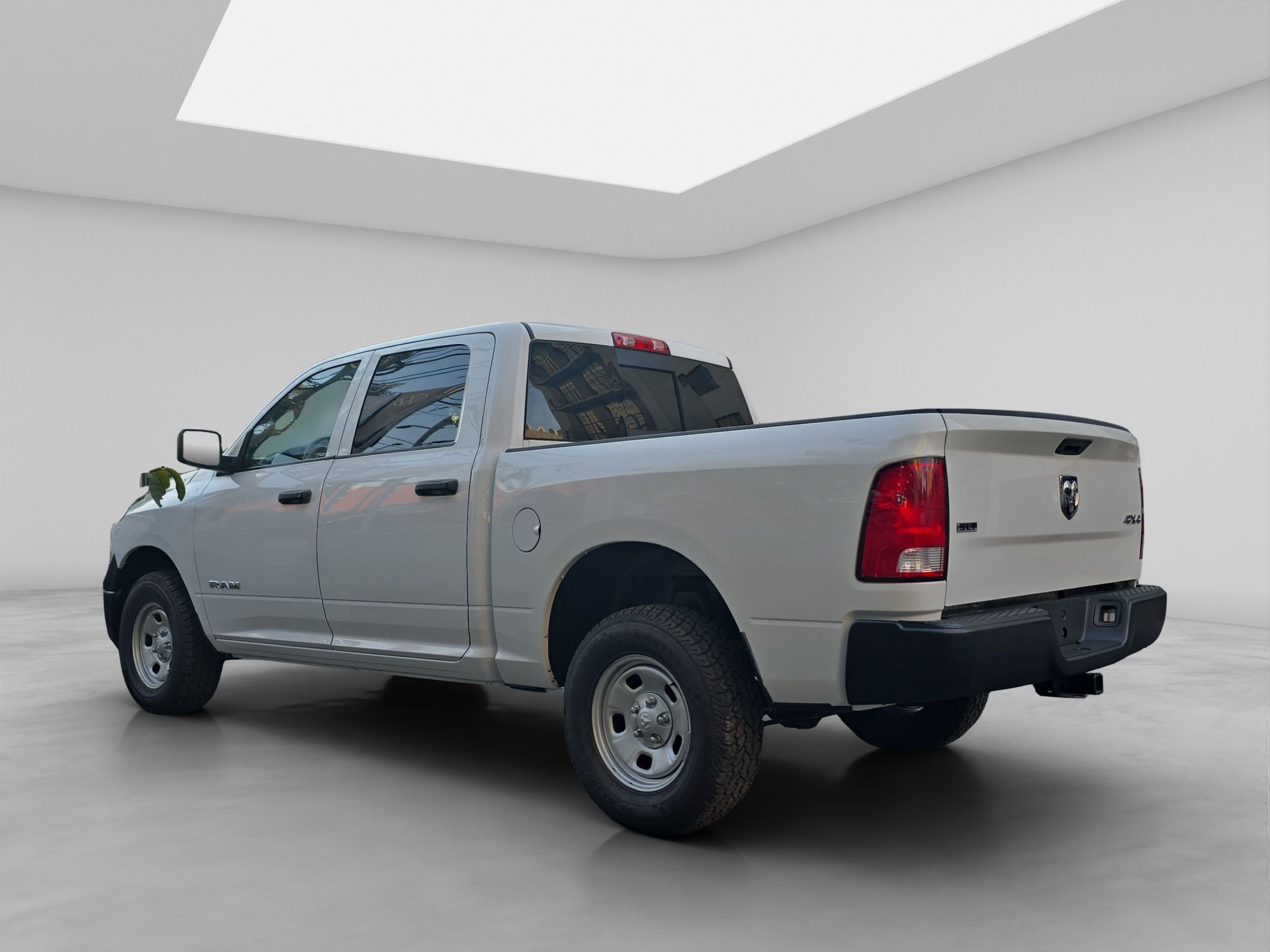2020 RAM 1500 SLT Trabajo Crew Cab