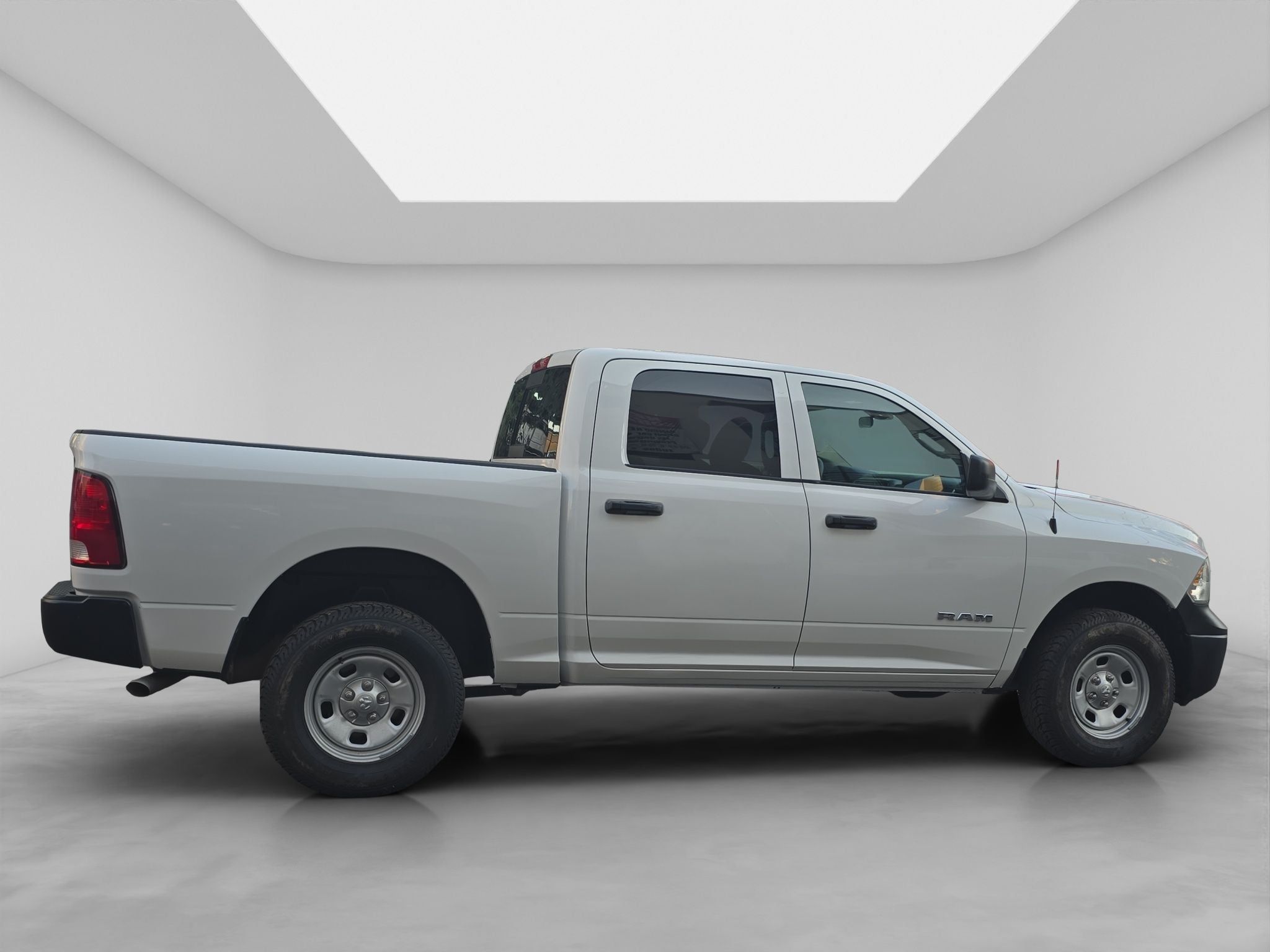 2020 RAM 1500 SLT Trabajo Crew Cab