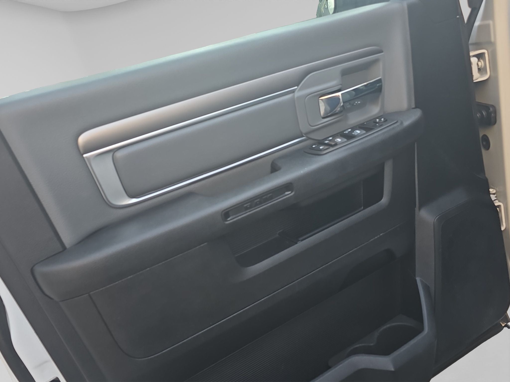 2020 RAM 1500 SLT Trabajo Crew Cab