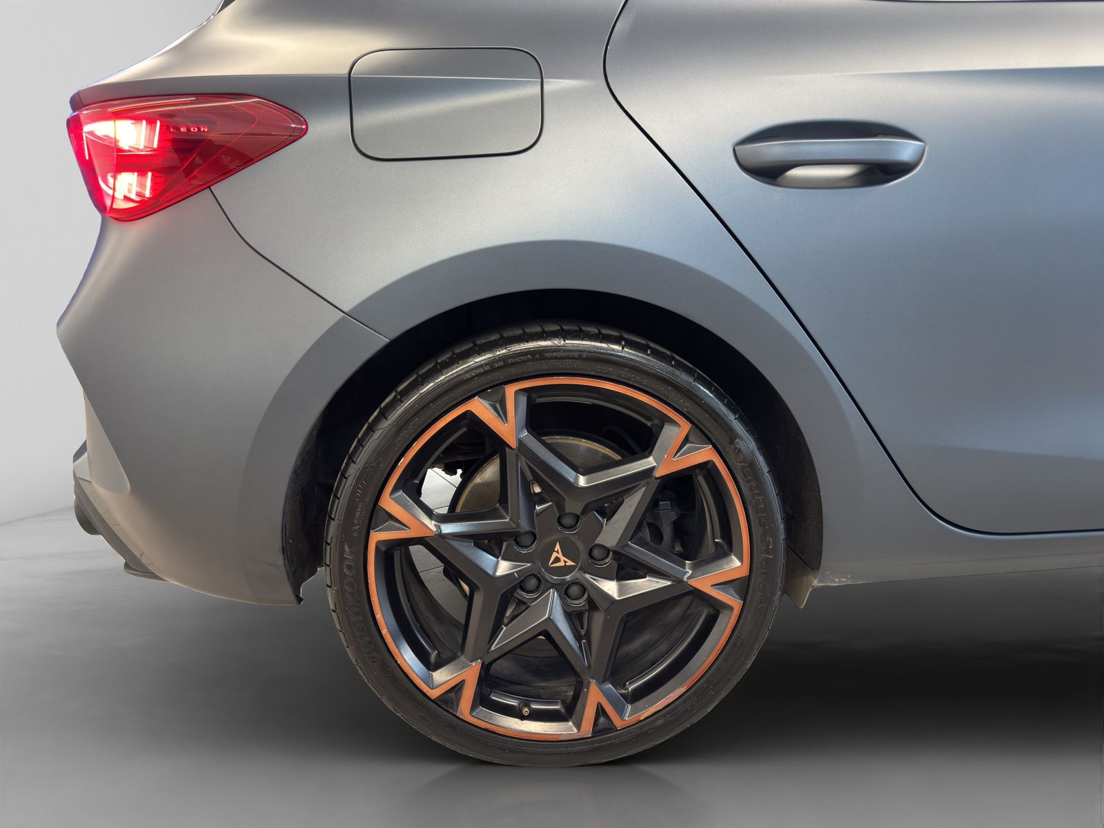 2025 Seat Leon 2.0 TSI 300 HP DSG 7 VEL PIEL/ PAIT MATE