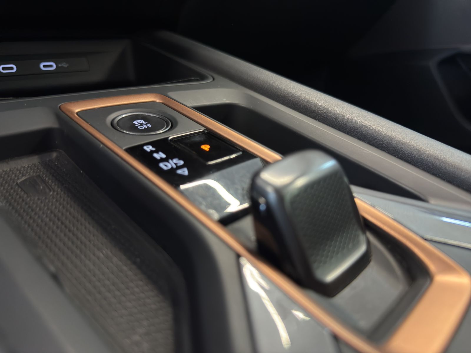 2025 Seat Leon 2.0 TSI 300 HP DSG 7 VEL PIEL/ PAIT MATE