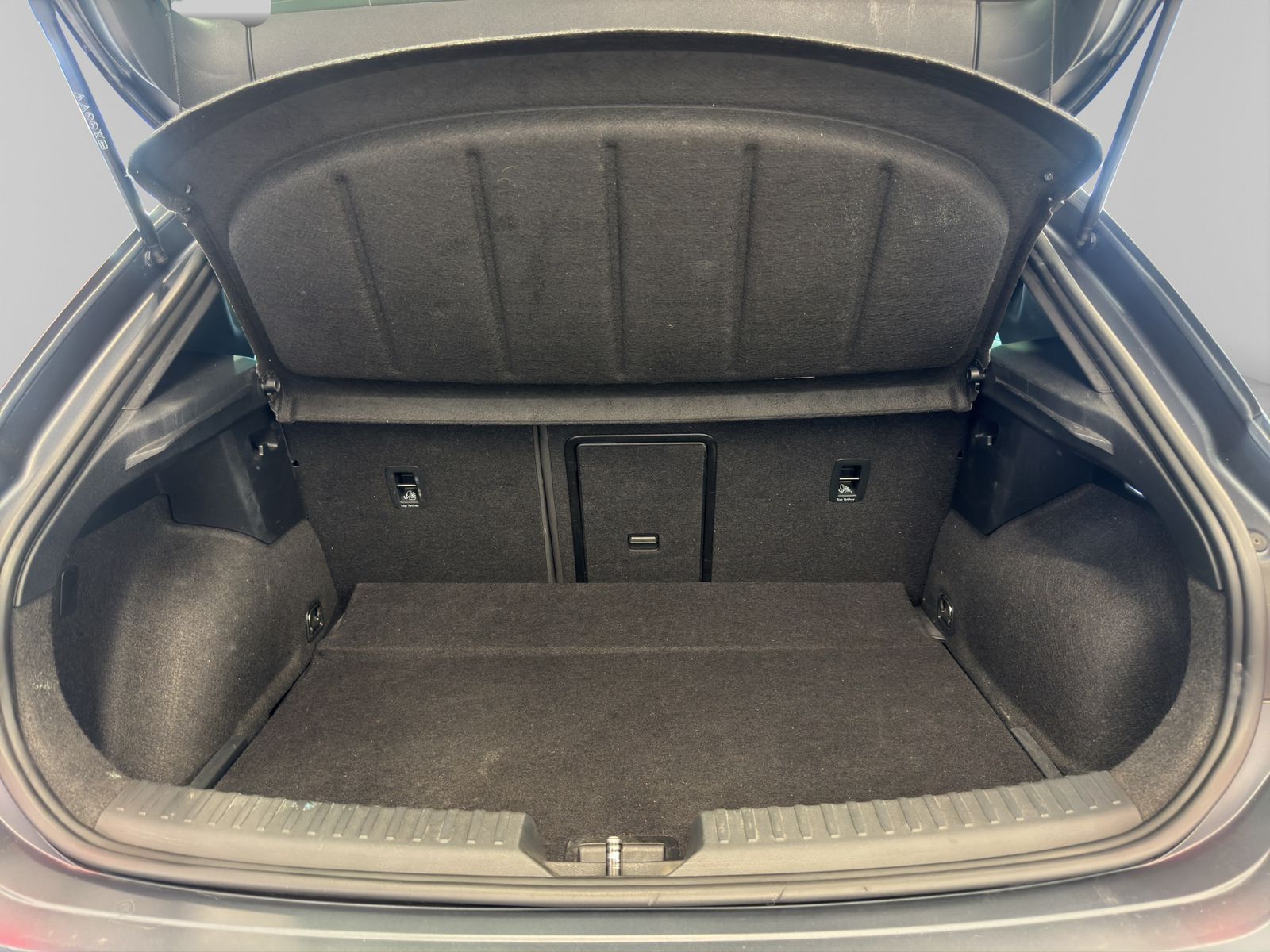 2025 Seat Leon 2.0 TSI 300 HP DSG 7 VEL PIEL/ PAIT MATE