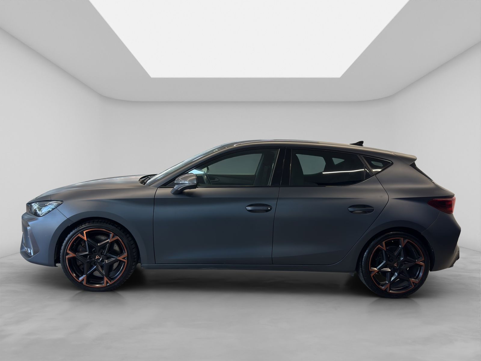 2025 Seat Leon 2.0 TSI 300 HP DSG 7 VEL PIEL/ PAIT MATE