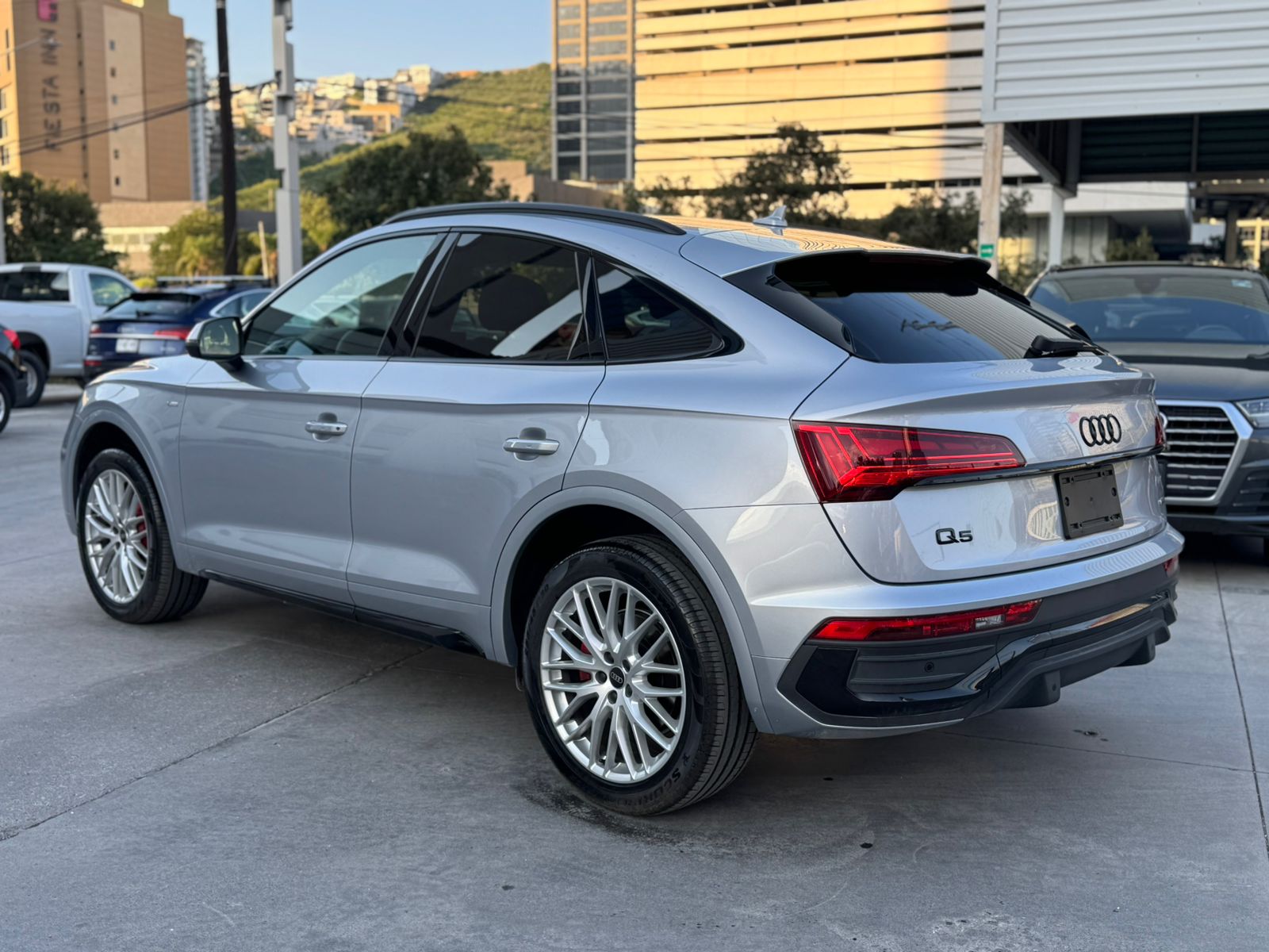 2025 Audi Q5 2.0 S line Quattro At