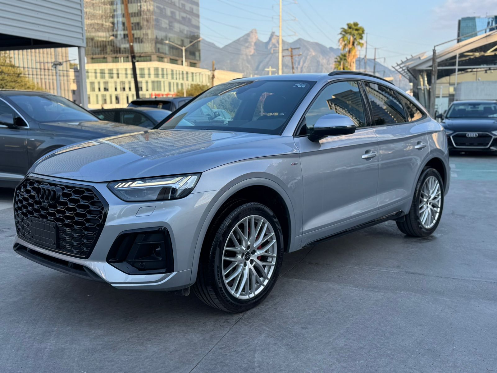 2025 Audi Q5 2.0 S line Quattro At