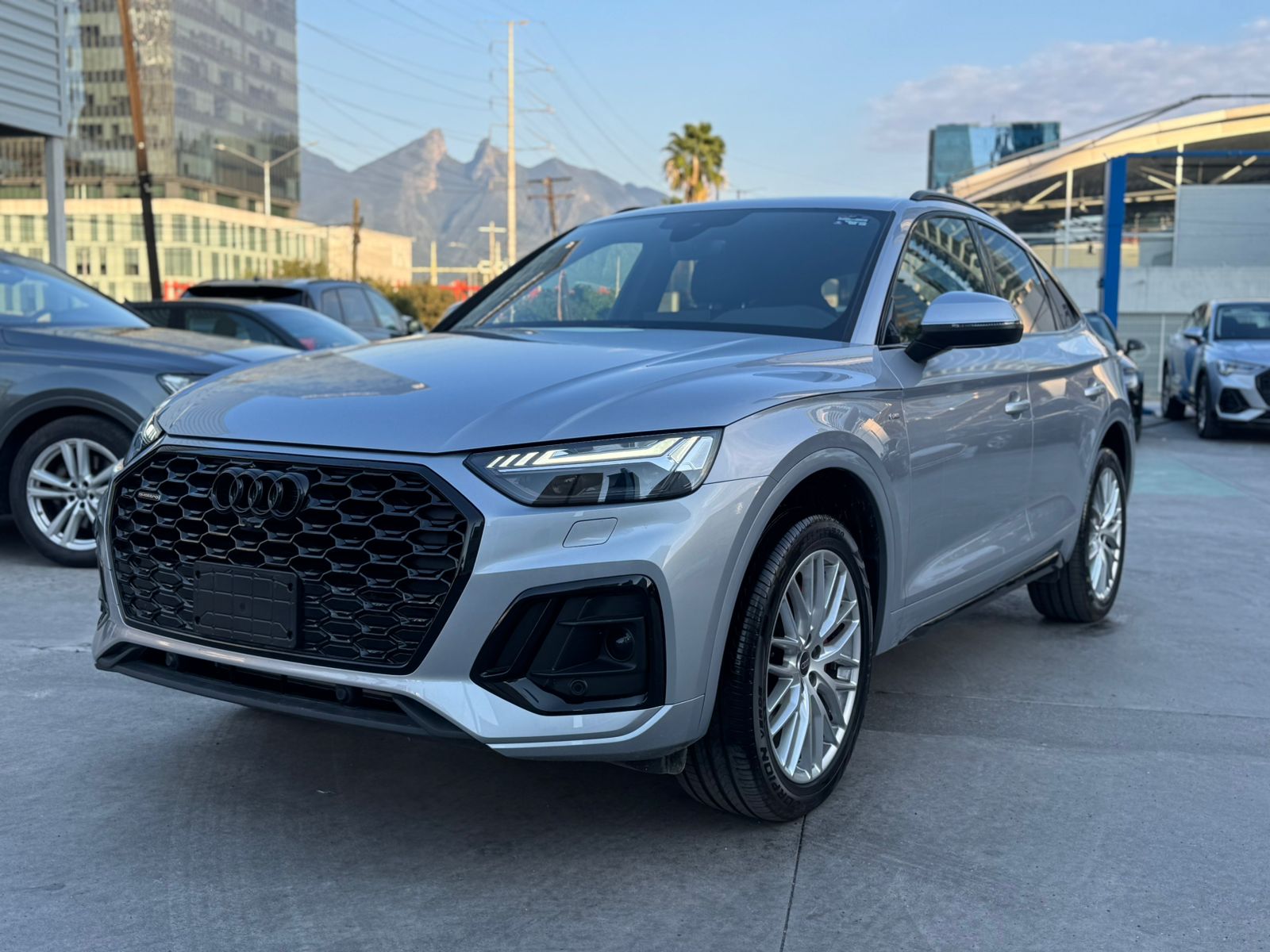 2025 Audi Q5 2.0 S line Quattro At