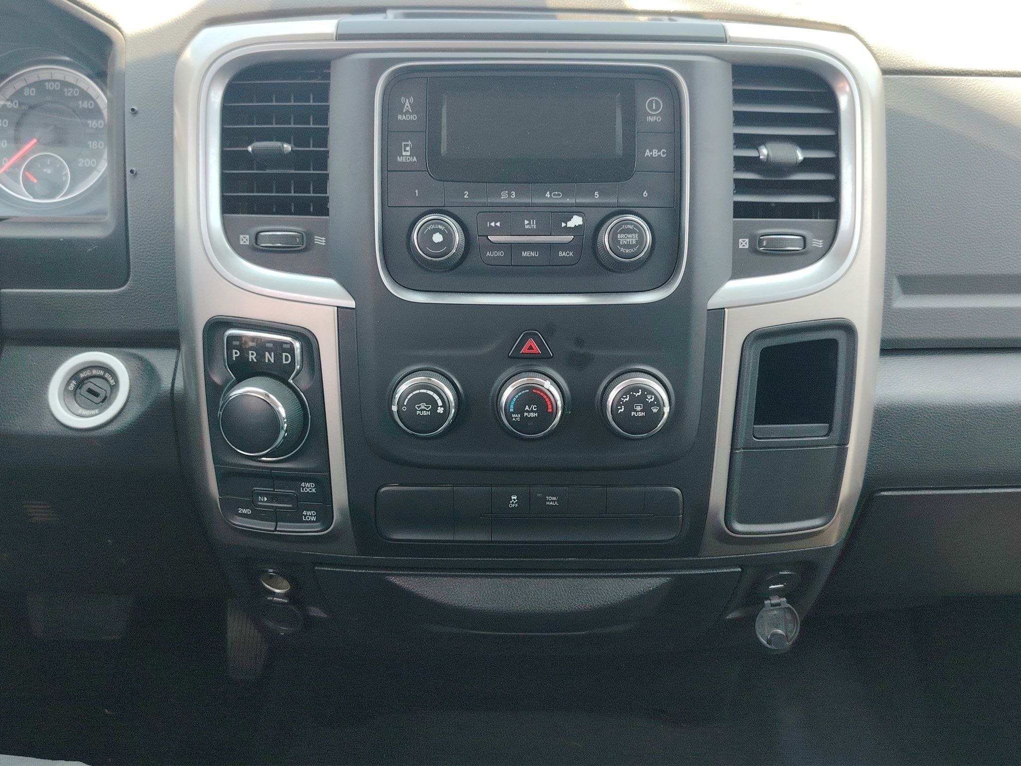 2020 RAM 1500 3.6 V6 Crew Cab SLT At