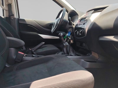 2020 Nissan NP300 Doble Cabina 2.5 SE Paq Seguridad Mt