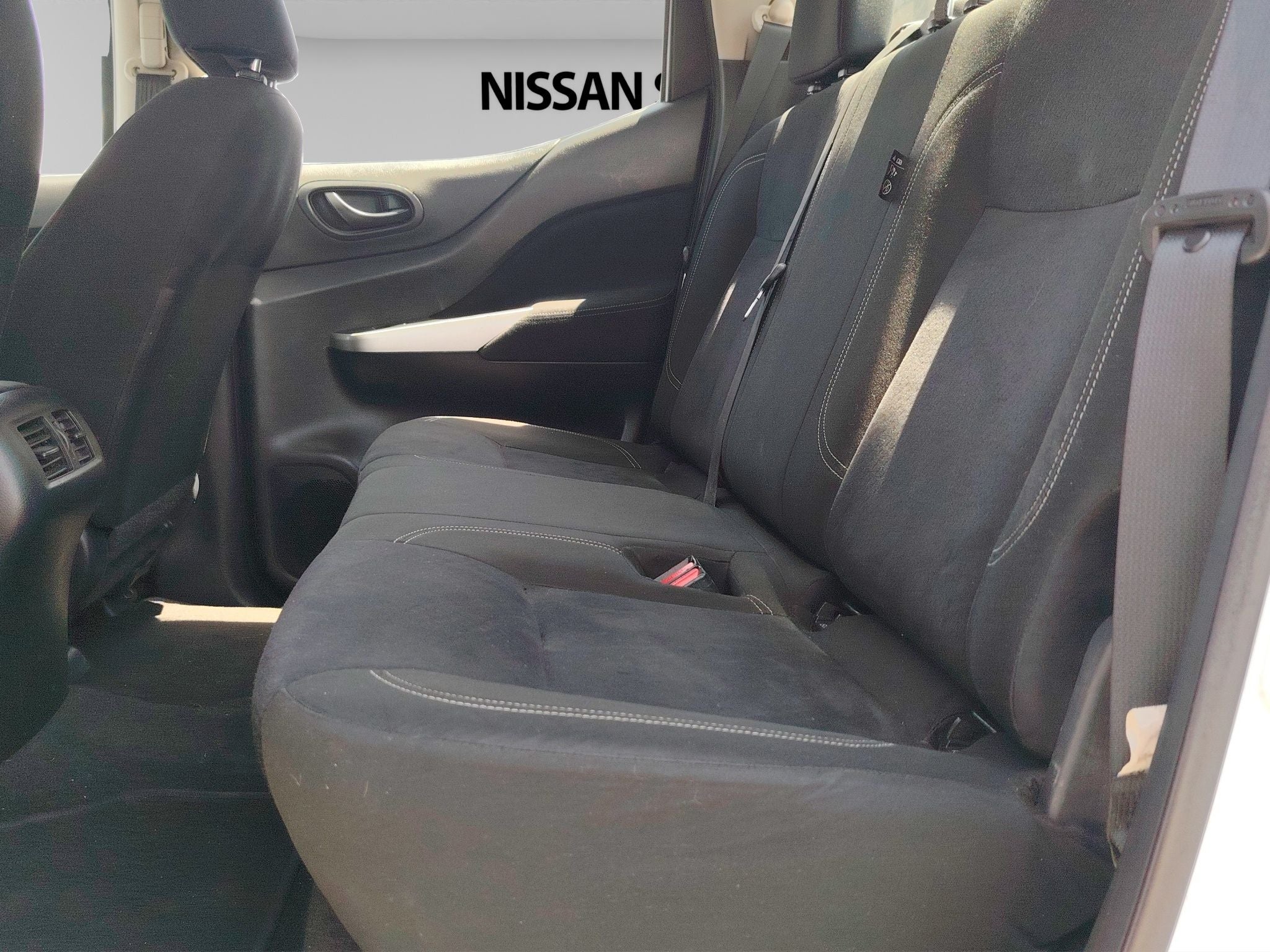 2020 Nissan NP300 Doble Cabina 2.5 SE Paq Seguridad Mt