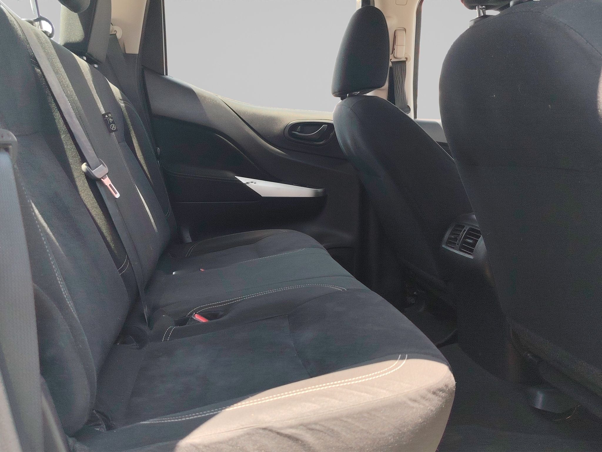 2020 Nissan NP300 Doble Cabina 2.5 SE Paq Seguridad Mt