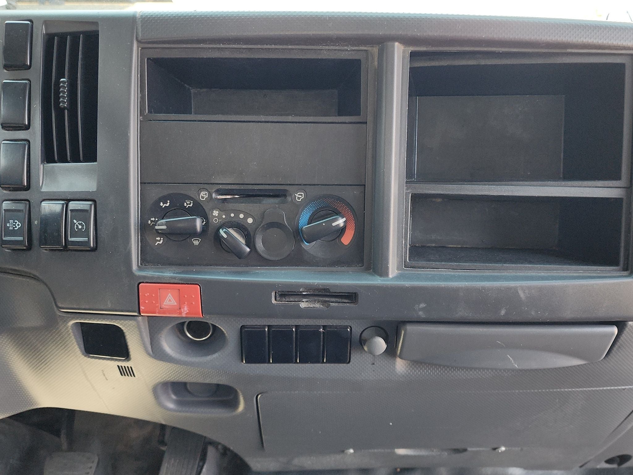 2020 Isuzu Elf 400 H Larga 3.36m Mt