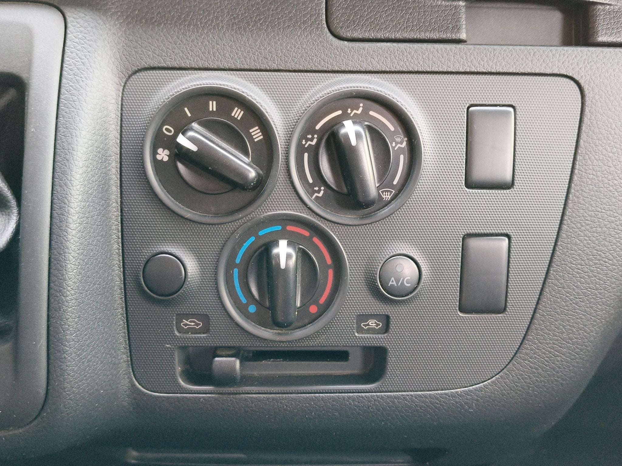 2024 Nissan Urvan 2.5 Panel Amplia AA Mt