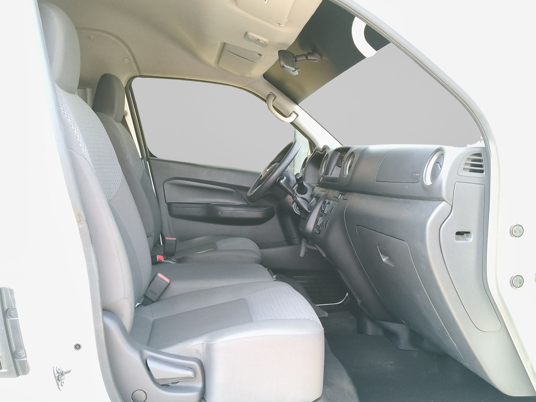 2024 Nissan Urvan 2.5 Panel Amplia AA Mt