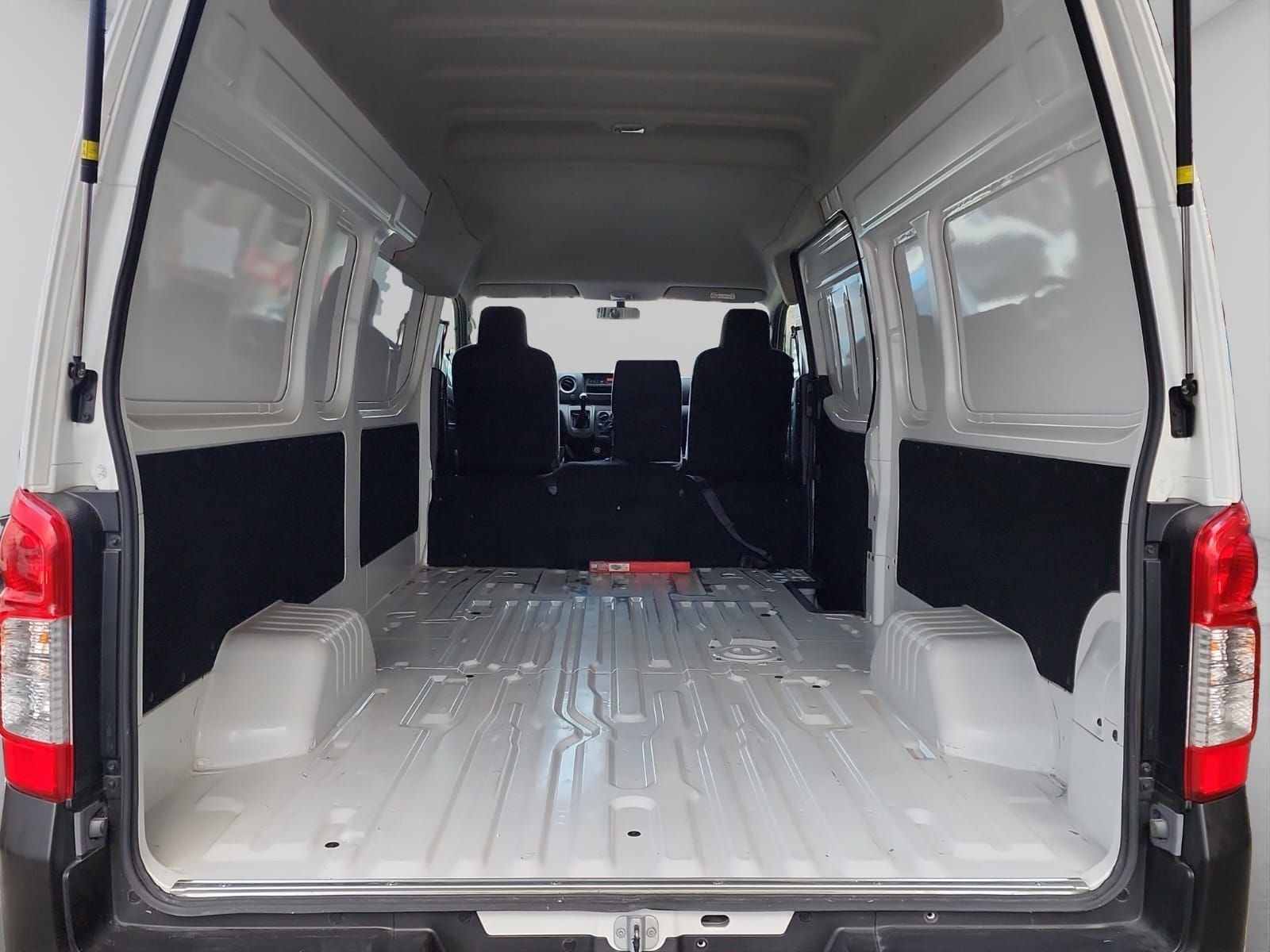 2024 Nissan Urvan 2.5 Panel Amplia AA Mt