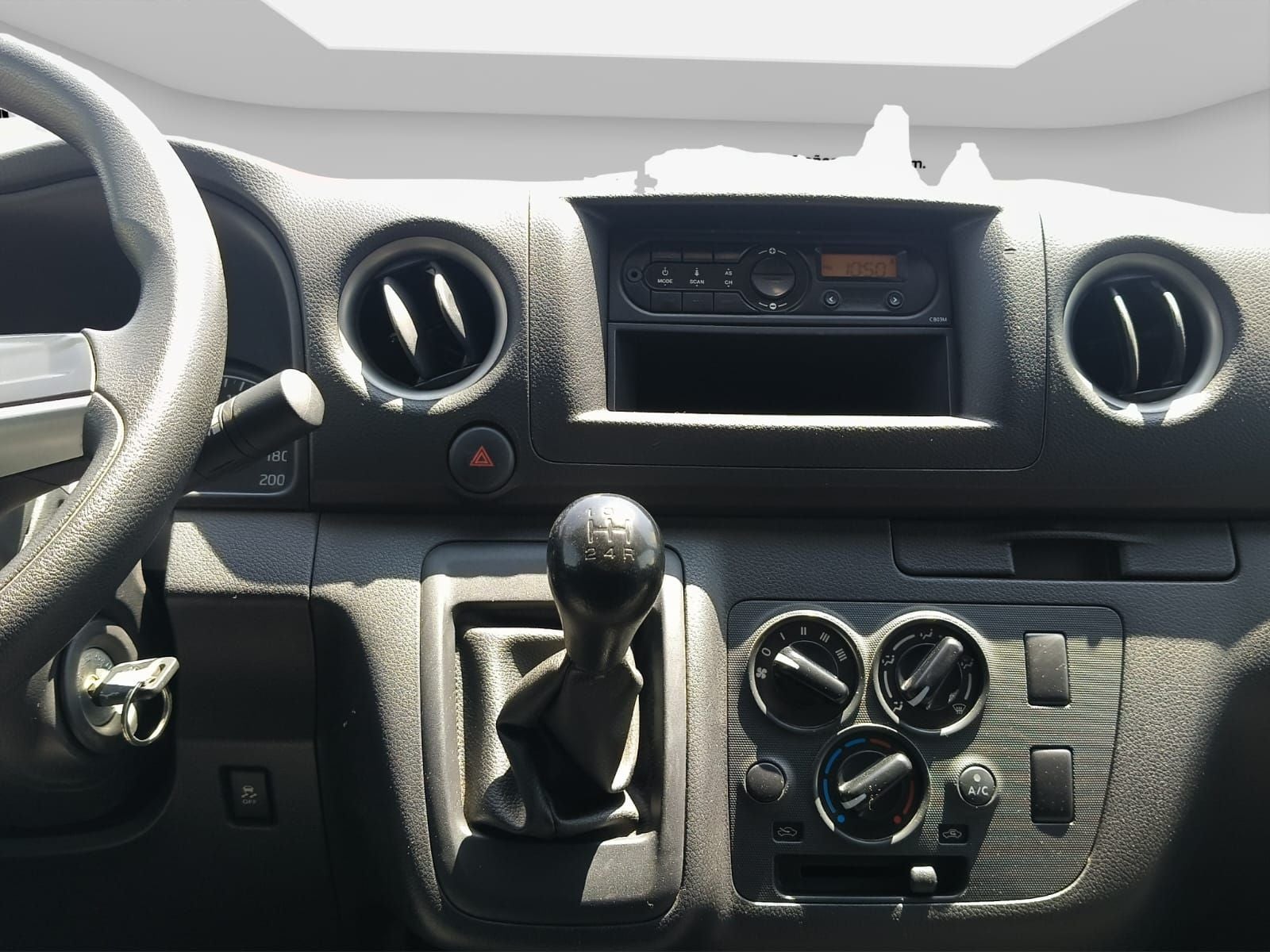 2024 Nissan Urvan 2.5 Panel Amplia AA Mt