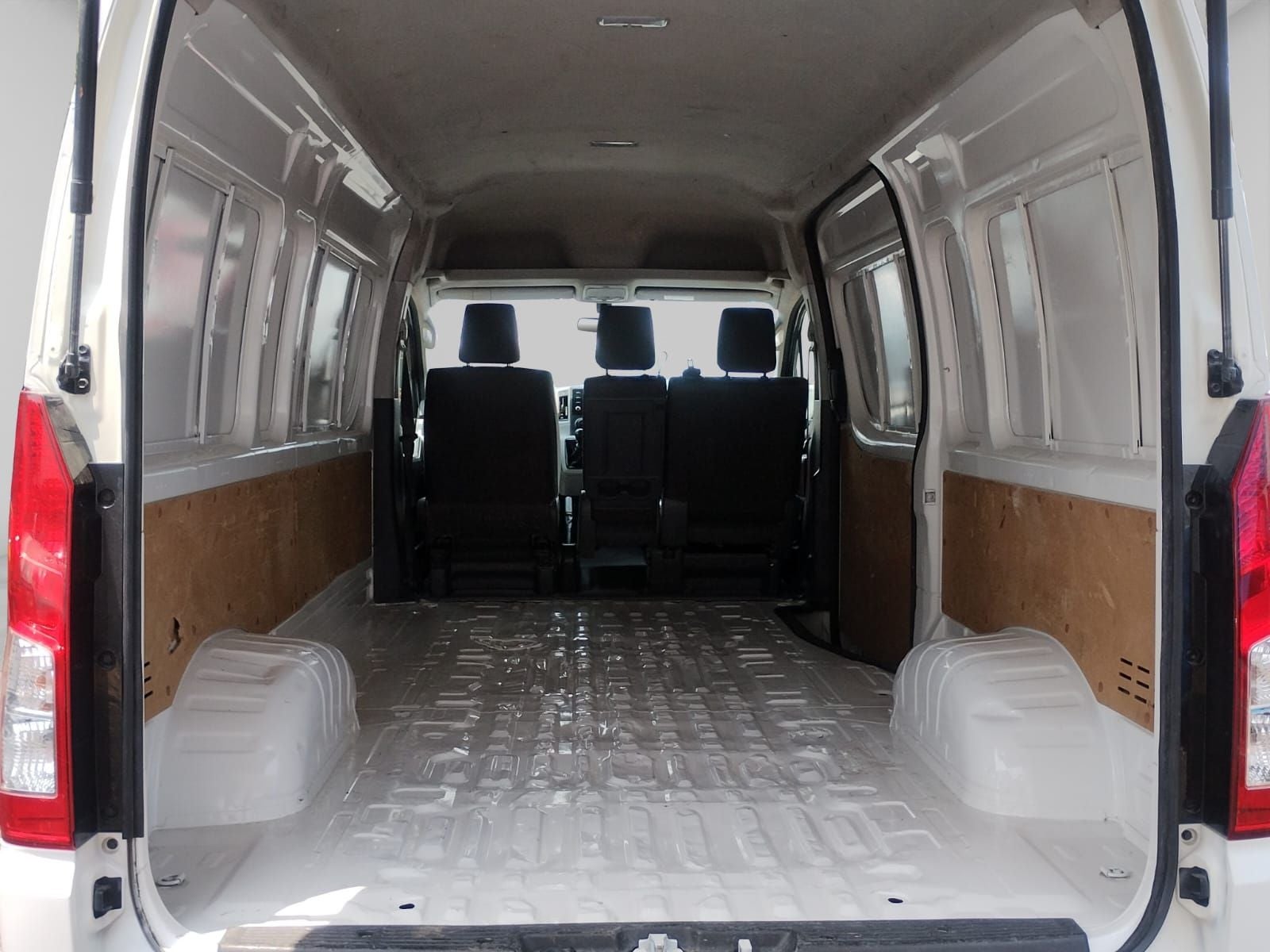 2023 Toyota Hiace 3.5 Super Larga Ventanas Mt