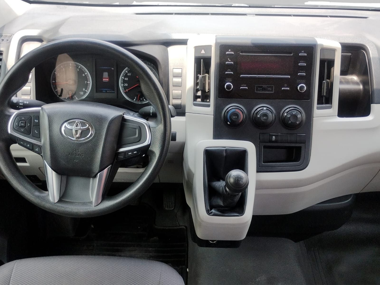 2023 Toyota Hiace 3.5 Super Larga Ventanas Mt