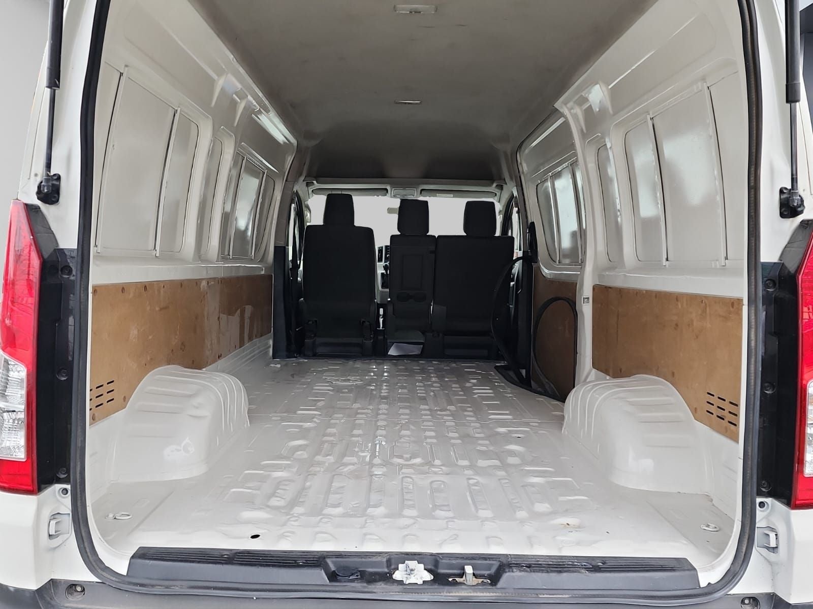 2023 Toyota Hiace 3.5 Super Larga Ventanas Mt