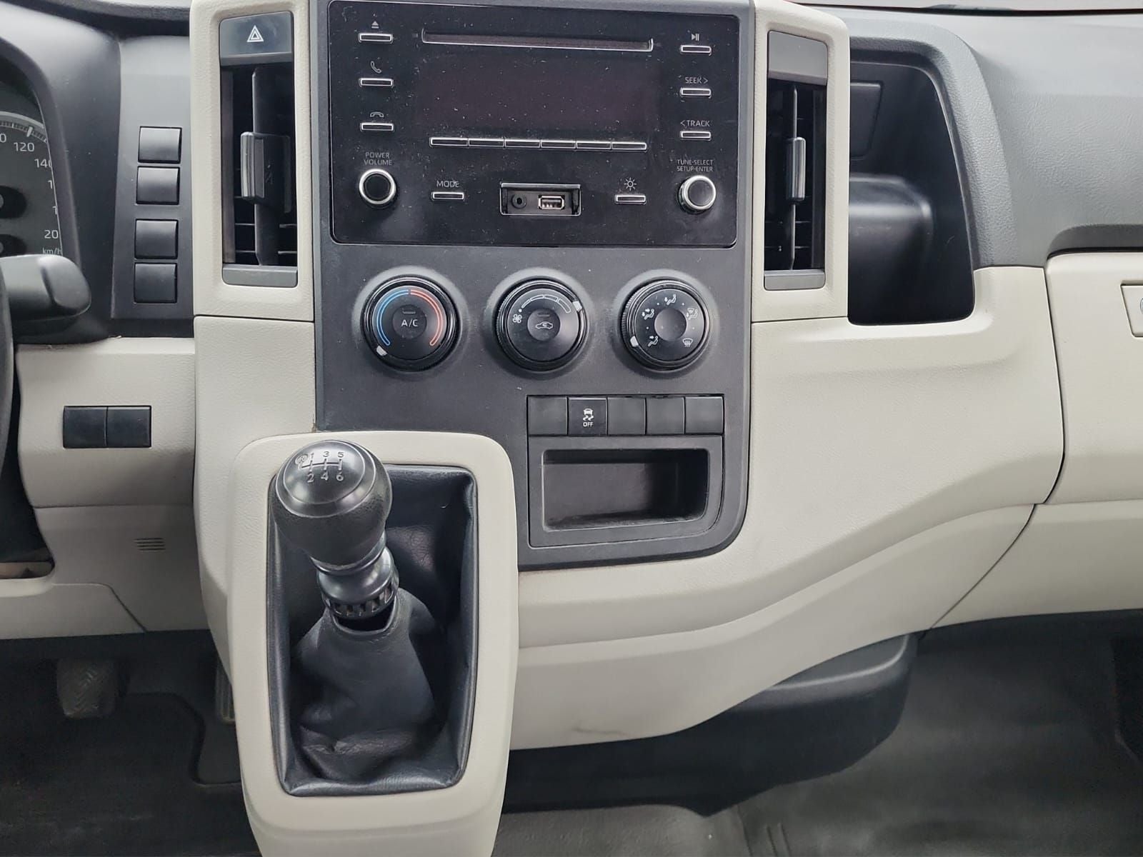 2023 Toyota Hiace 3.5 Super Larga Ventanas Mt