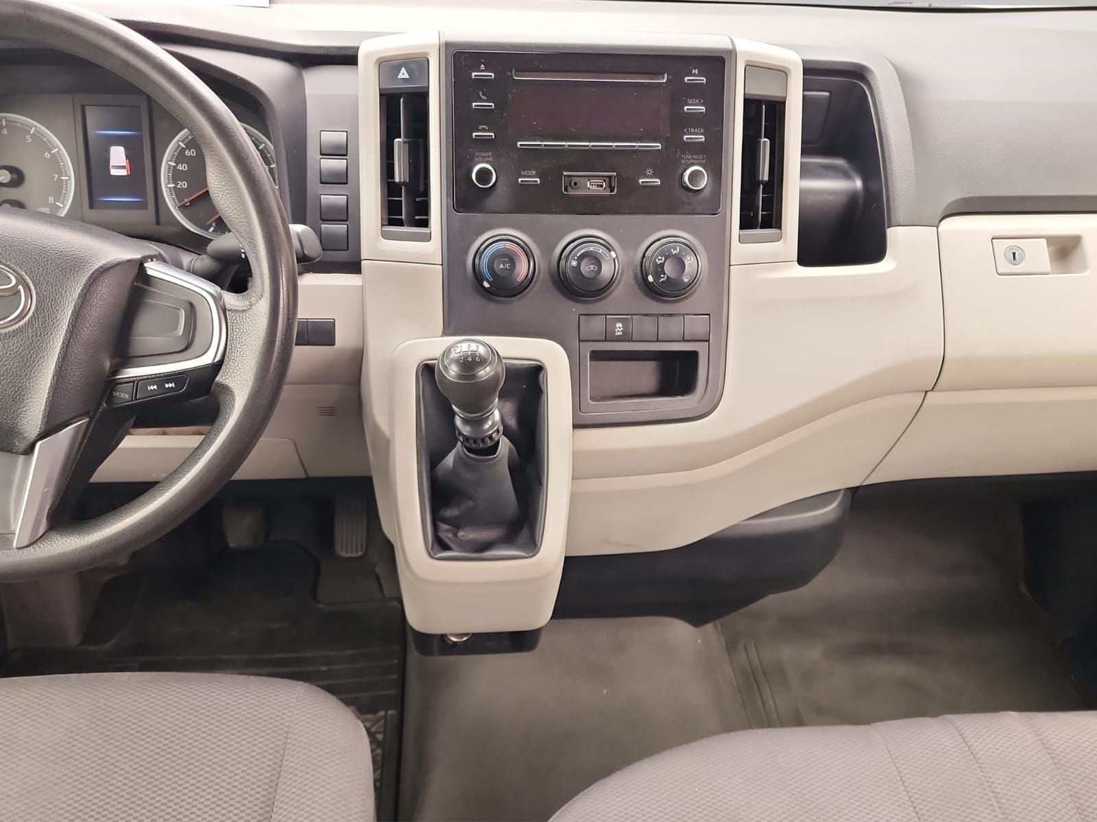 2023 Toyota Hiace 3.5 Super Larga Ventanas Mt