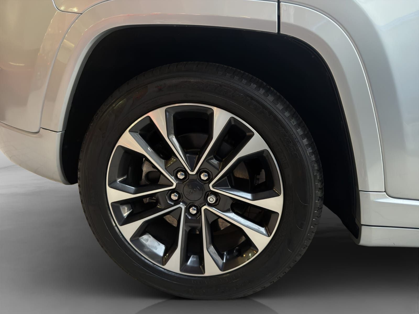 2023 Jeep Grand Cherokee 2.0 L4 DOHC DI Turbo PHEV 4x4 Overland 4xE At