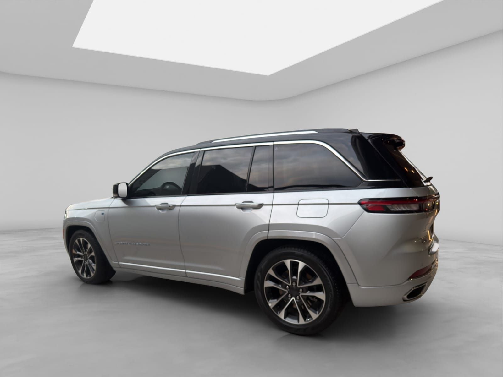 2023 Jeep Grand Cherokee 2.0 L4 DOHC DI Turbo PHEV 4x4 Overland 4xE At