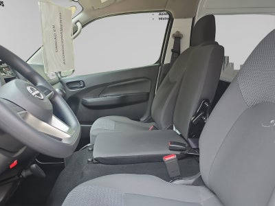 2024 Nissan Urvan 2.5 Panel Amplia AA Mt