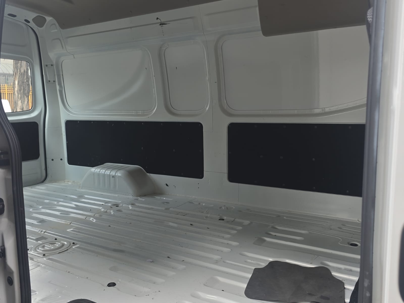 2024 Nissan Urvan 2.5 Panel Amplia AA Mt