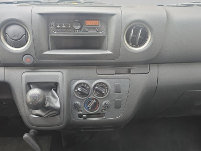 2024 Nissan Urvan 2.5 Panel Amplia AA Mt