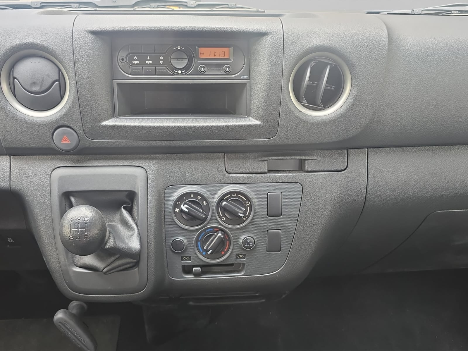 2024 Nissan Urvan 2.5 Panel Amplia AA Mt