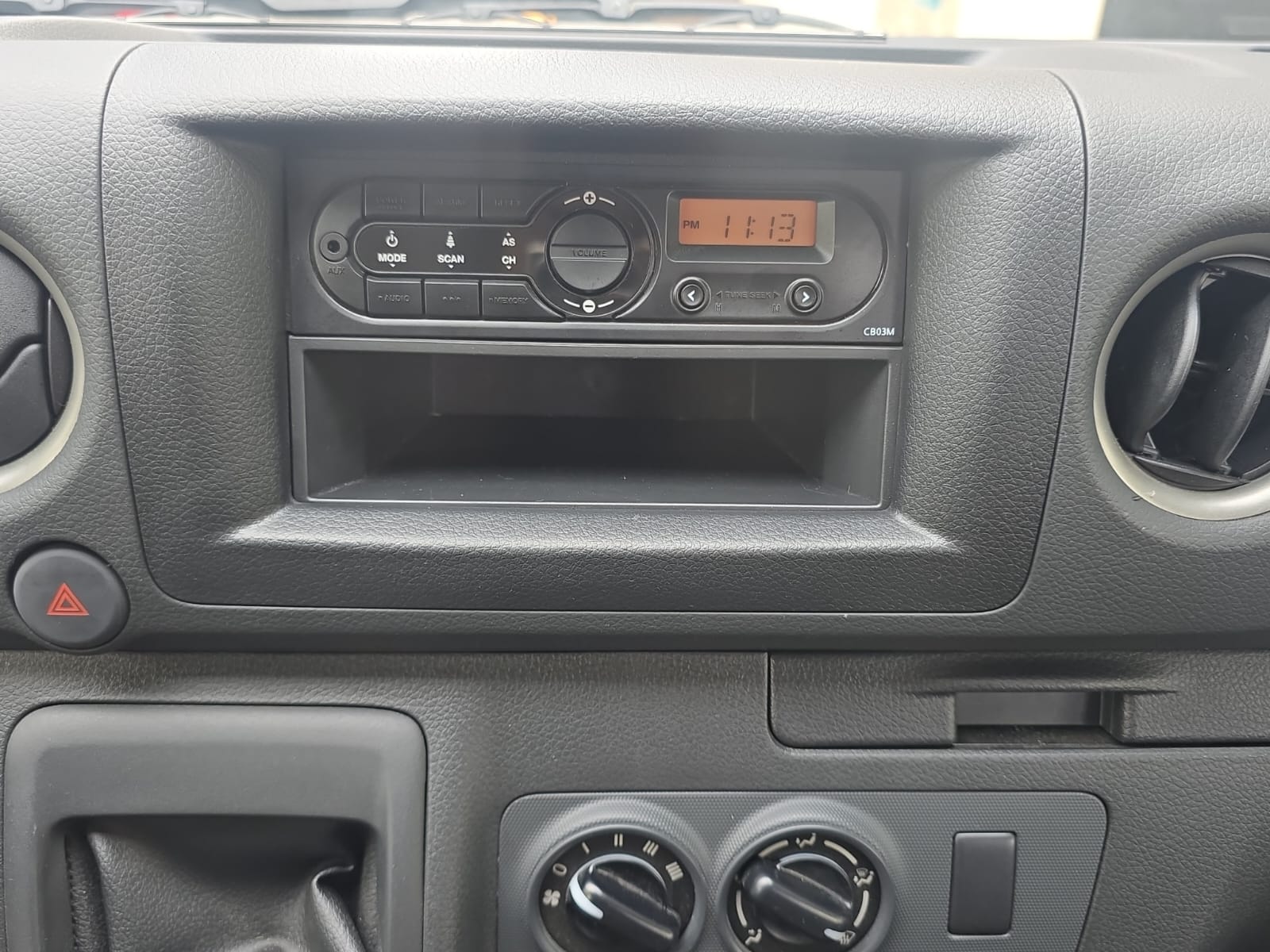 2024 Nissan Urvan 2.5 Panel Amplia AA Mt