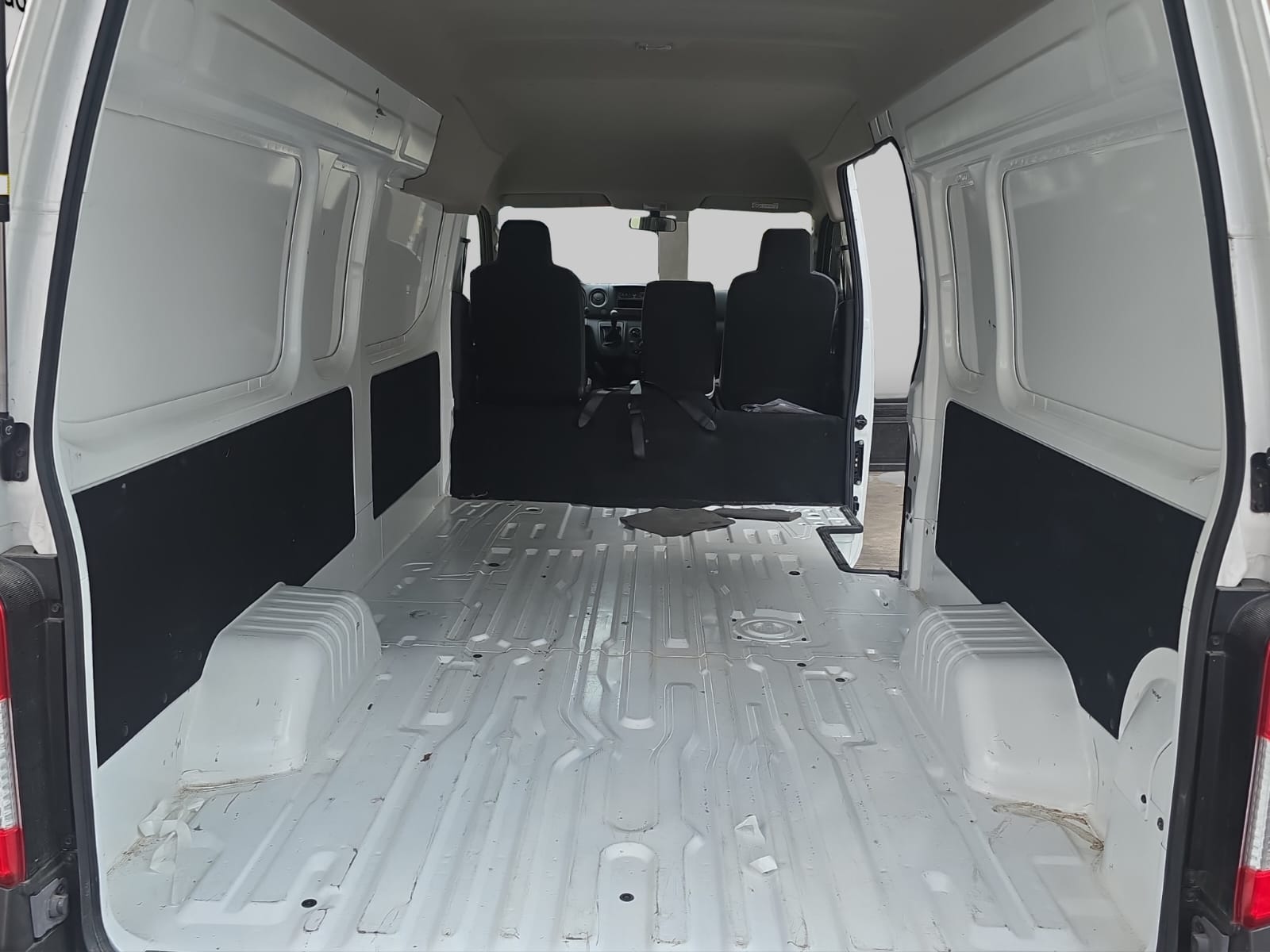 2024 Nissan Urvan 2.5 Panel Amplia AA Mt