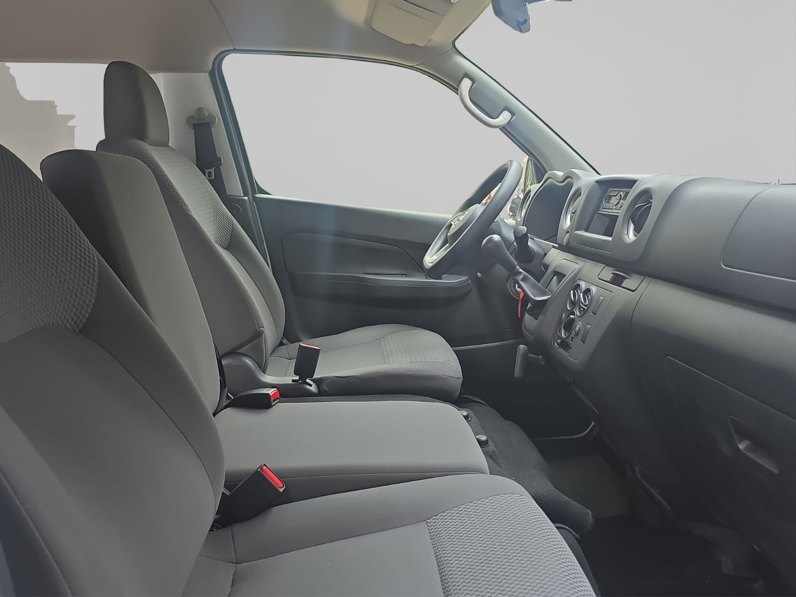 2024 Nissan Urvan 2.5 Panel Amplia AA Mt