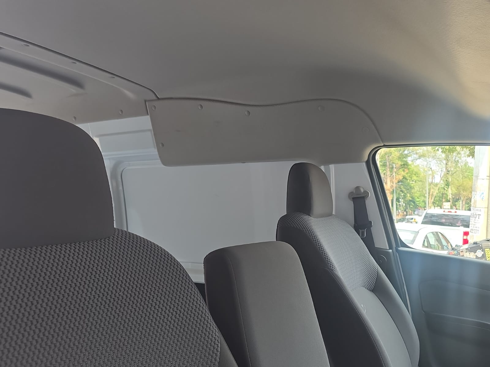 2024 Nissan Urvan 2.5 Panel Amplia AA Mt