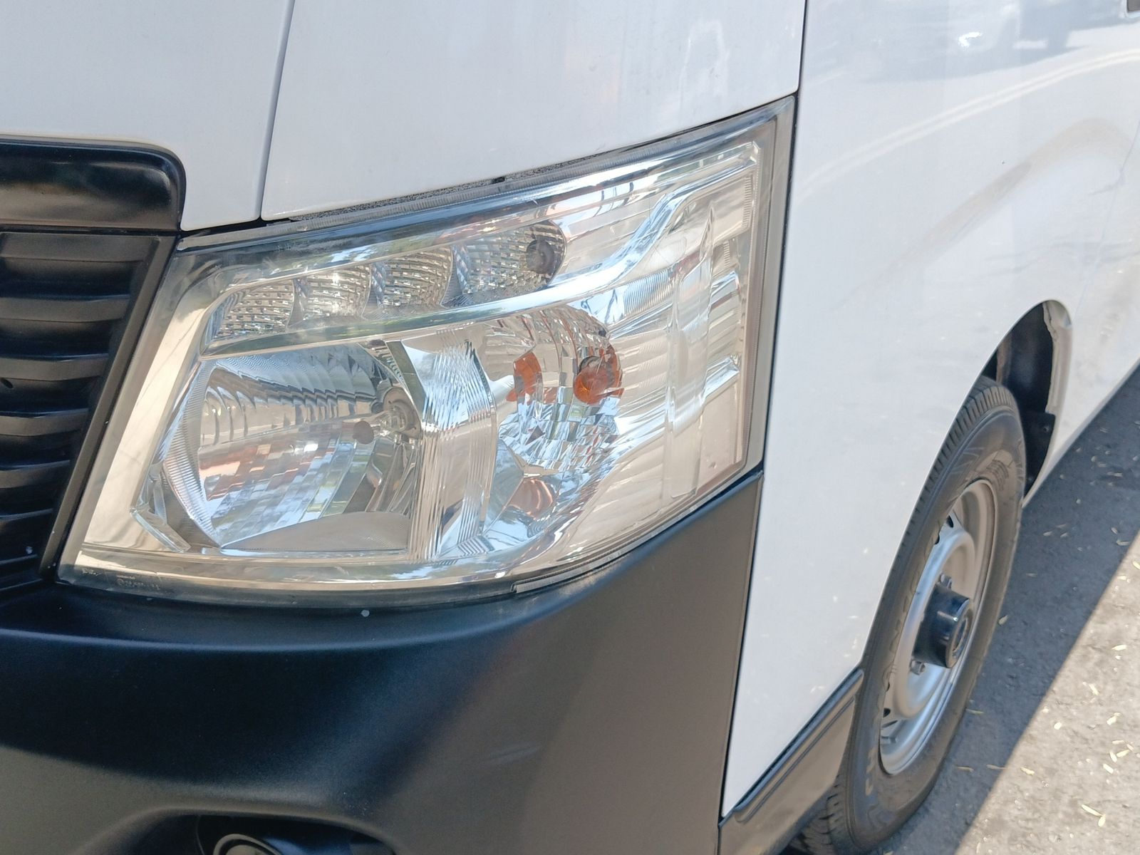 2022 Nissan Urvan 2.5 Panel Ventanas Amplia Paquete Seguridad Mt