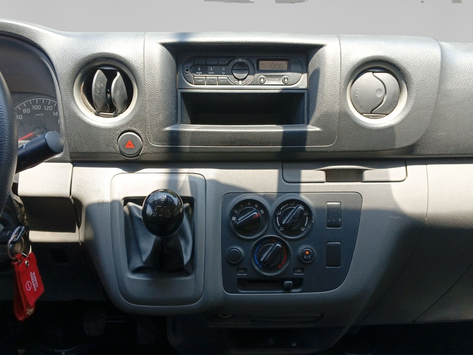 2022 Nissan Urvan 2.5 Panel Ventanas Amplia Paquete Seguridad Mt